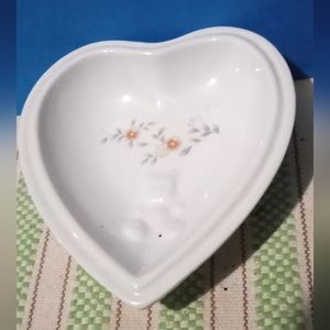 Vintage 1970's Bear Milk Glass Trinket box
